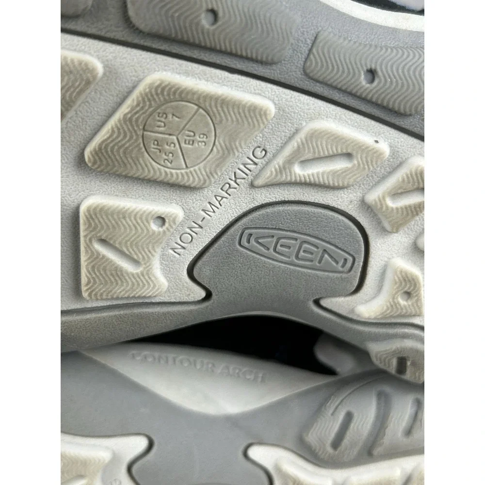 Keen Knotch Chukka Boots‎ Big Kids Size 7 Black Suede Hook & Loop Closure